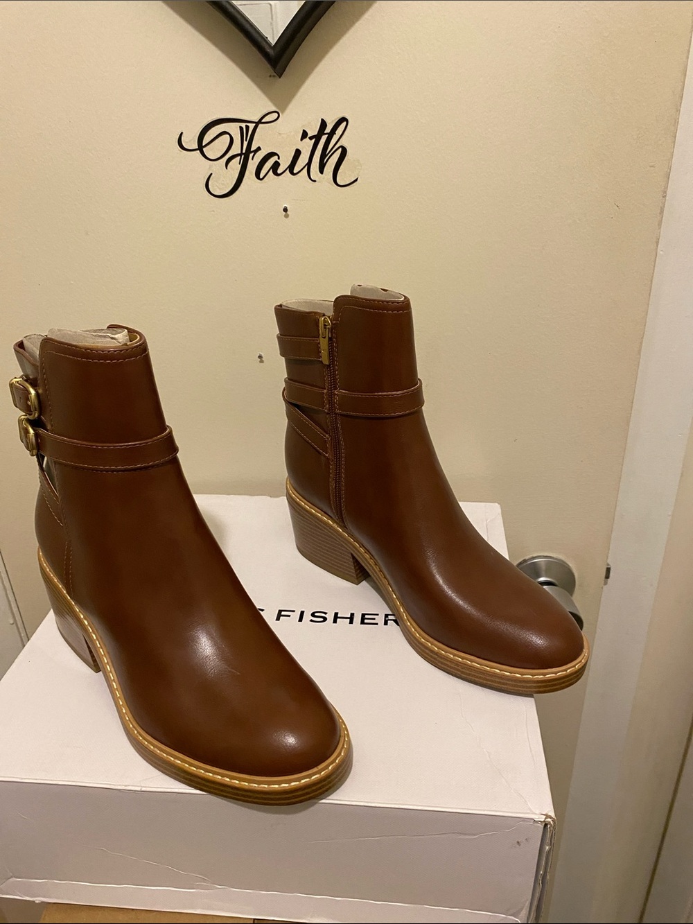 Marc Fisher Marieta2 Leather Ankle Boots with Buckle in Dark Natural. SZ 8.5